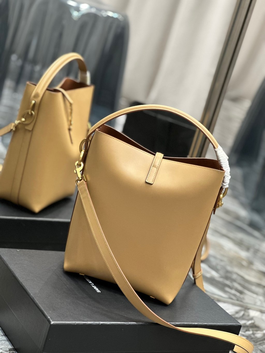 Fox Le 37 Bucket Bag