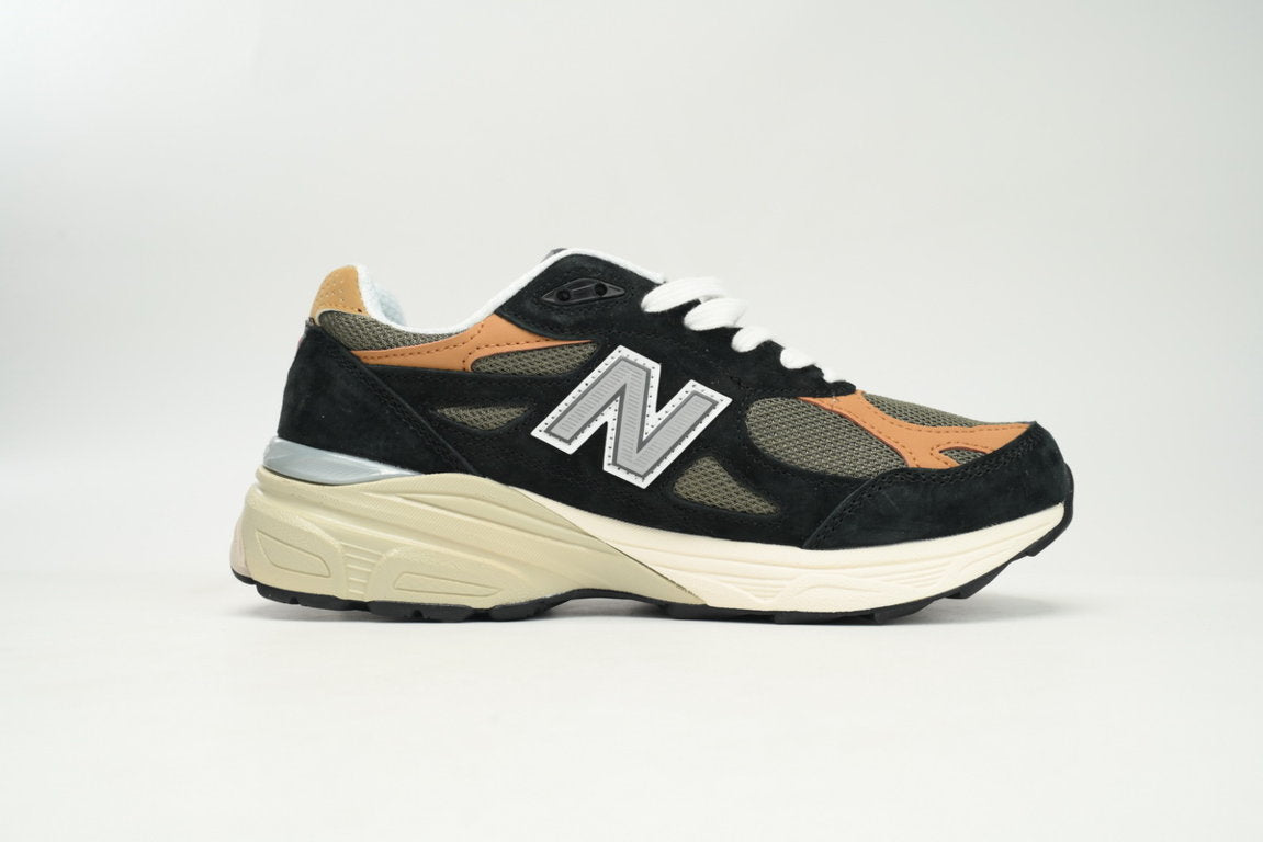 990 Sneakers (Women's)