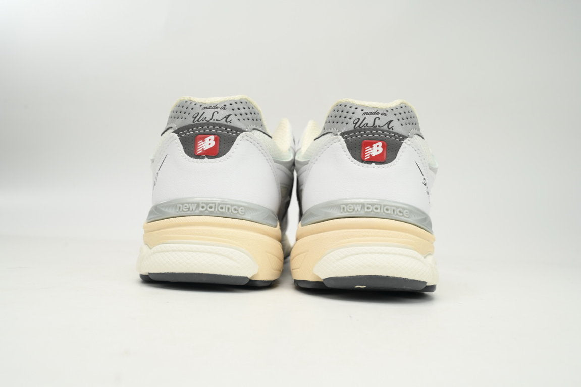 990 Sneakers (Women's)