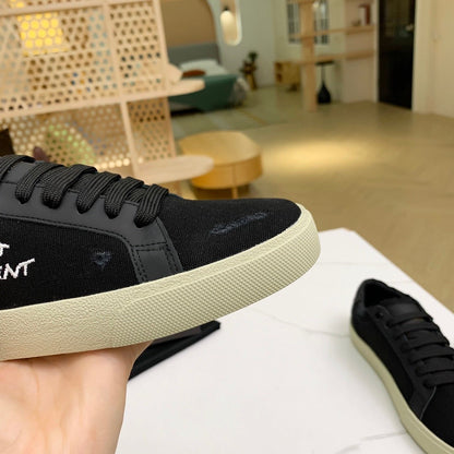 Court Classic Low-Top Sneaker