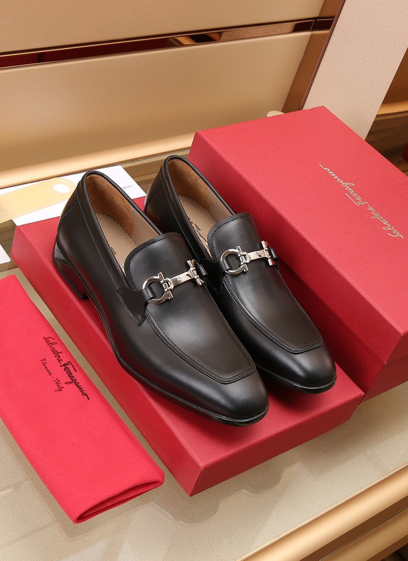 Gancini Ornament Loafer (Men's)