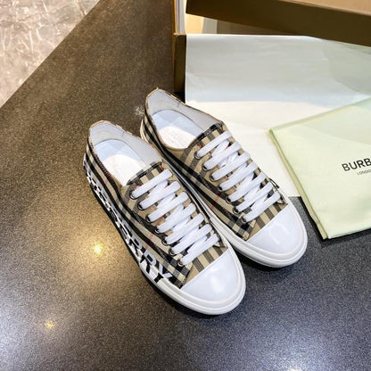 Logo Vintage Check Sneakers (Women’s)