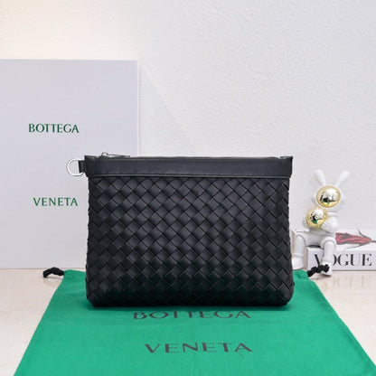 Medium Intrecciato Clutch Bag