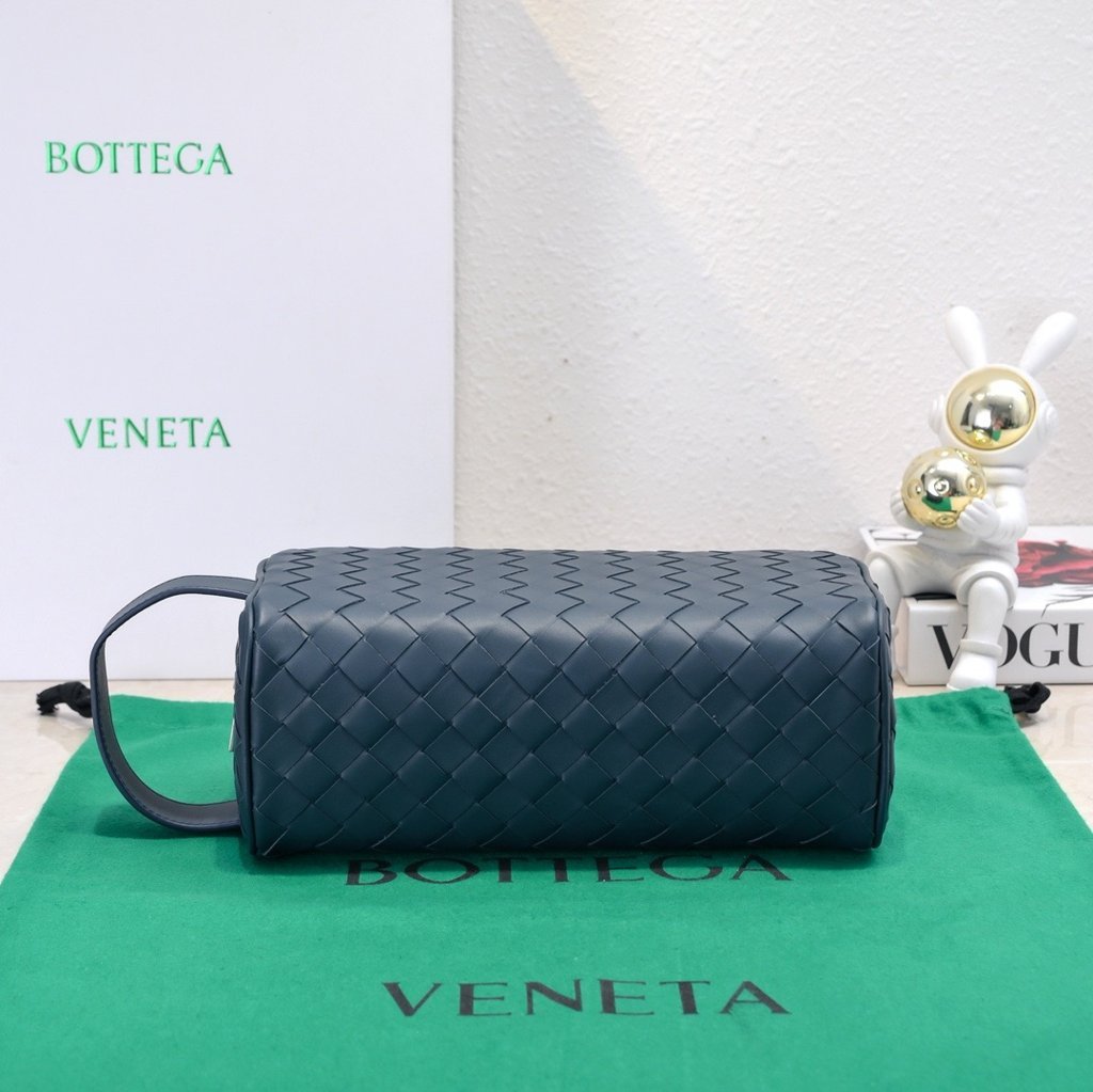 Intrecciato Clutch Bag