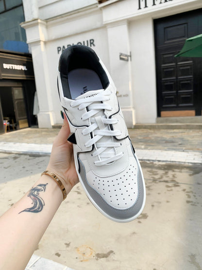 One Stud Low-Top Sneaker