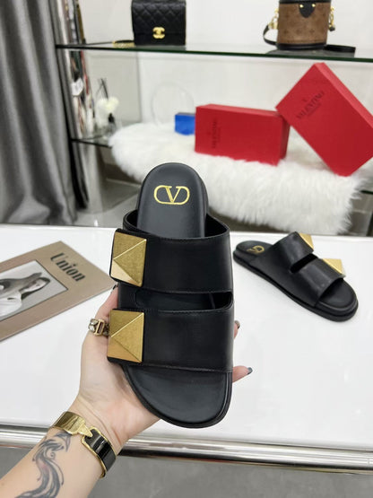 Roman Stud Slide (Women’s)