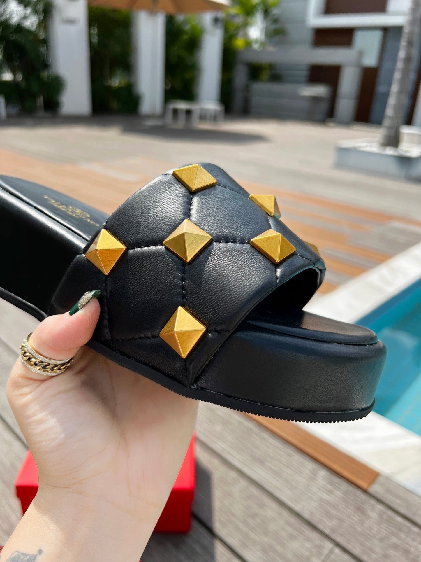 Roman Stud Slide (Women’s)