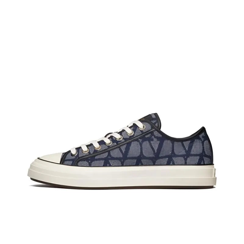 VL7N Toile Iconographe Print Low Top Sneakers