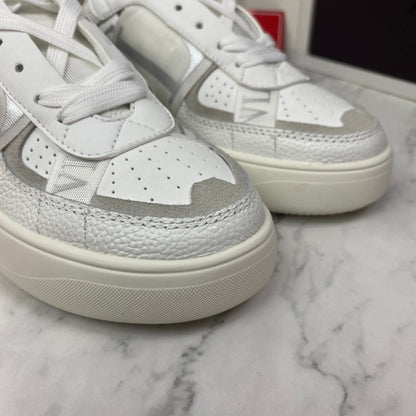 VLogo Low-Top Sneaker