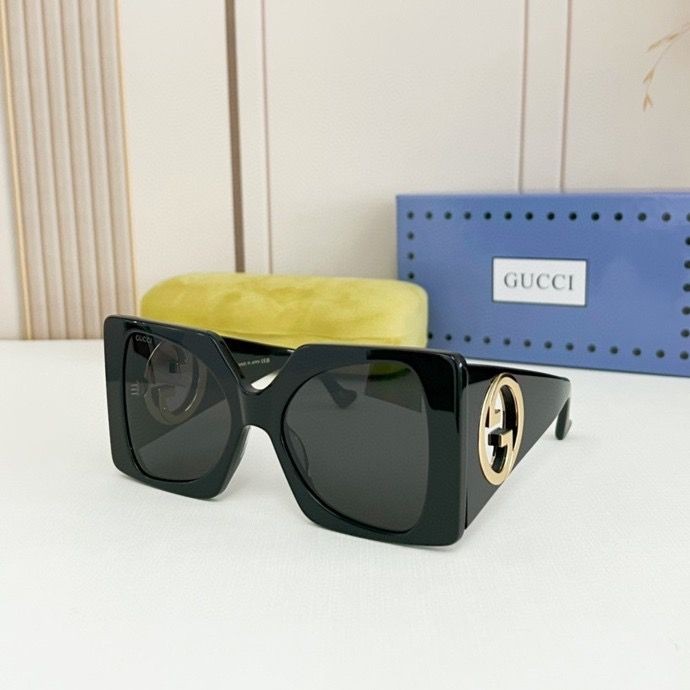 GV*C1  Square Sunglasses