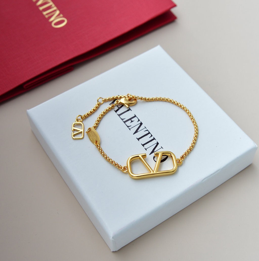 Vlogo Chain Bracelet