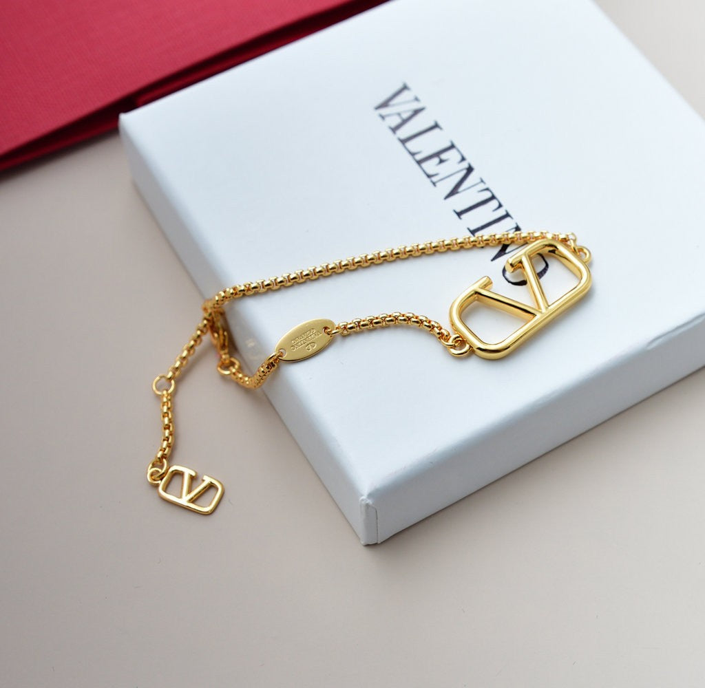 Vlogo Chain Bracelet