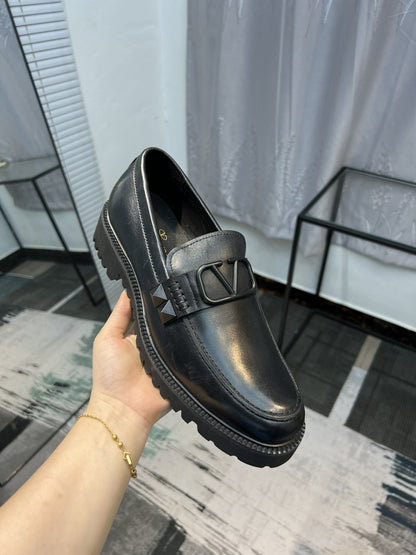 VL7N Stud Sign Loafers (Men's)