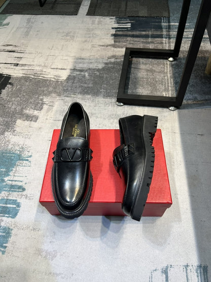 VL7N Stud Sign Loafers (Men's)