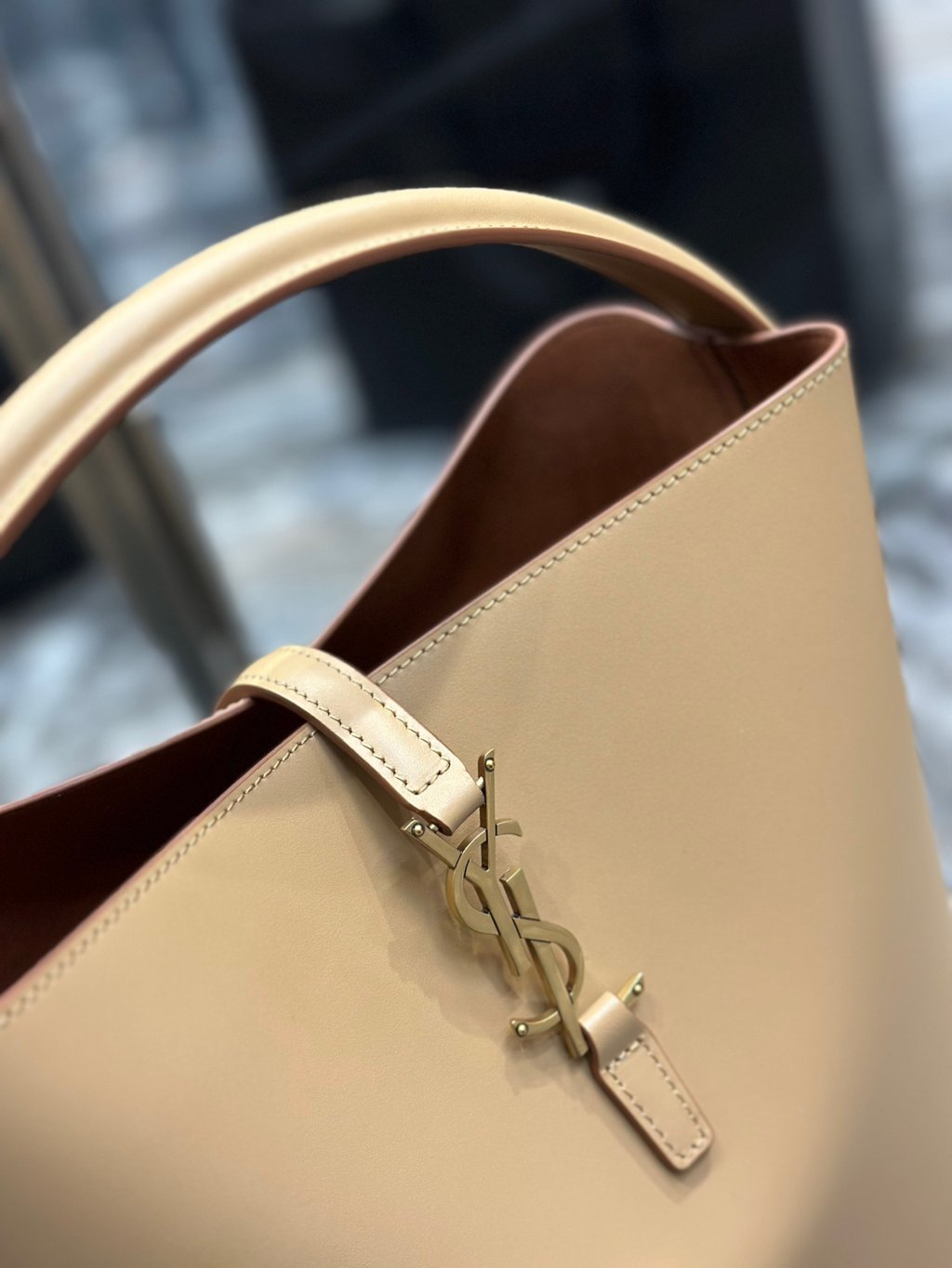 Fox Le 37 Bucket Bag