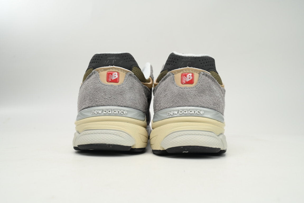 990 Sneakers (Women's)