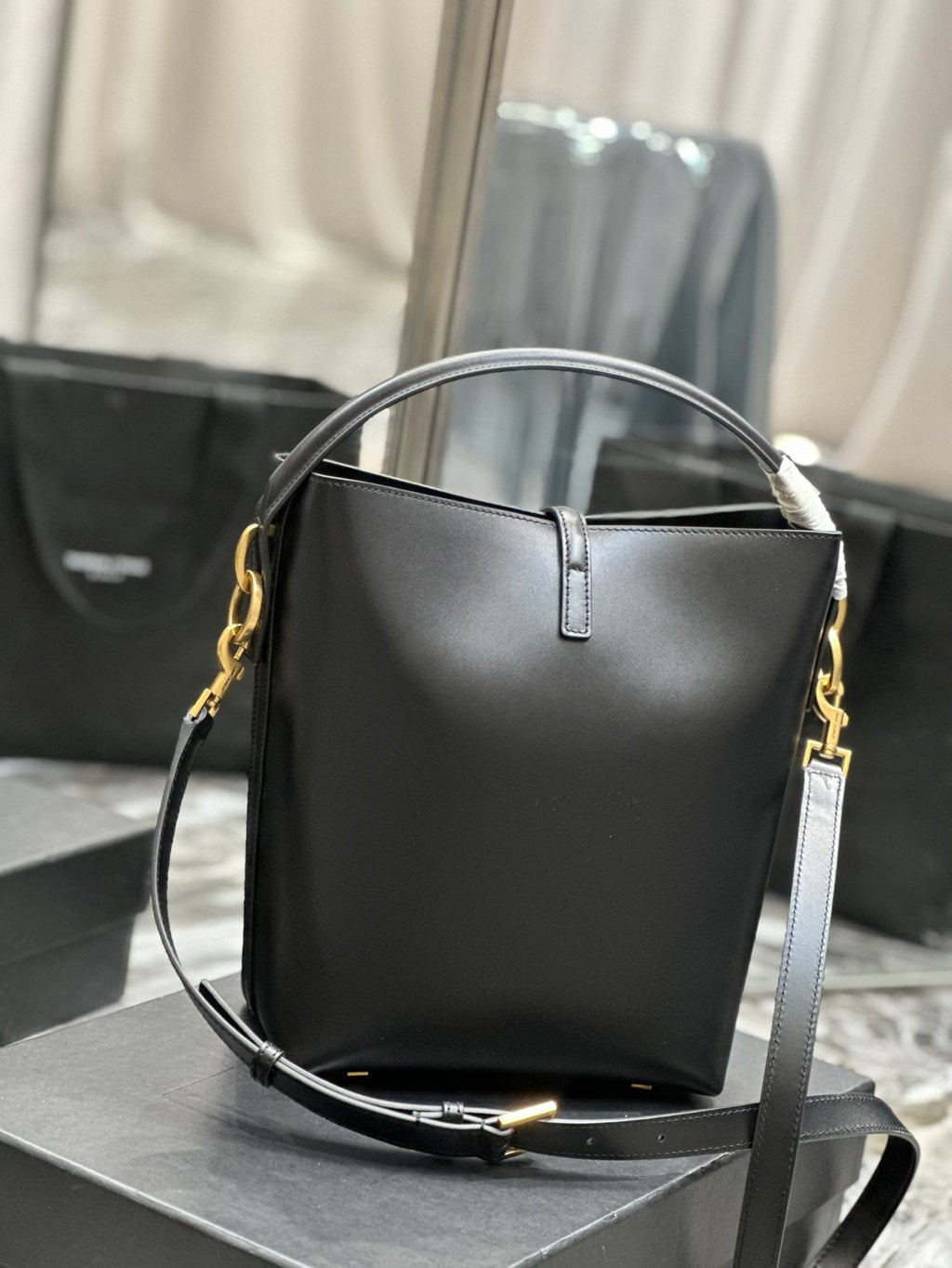 Fox Le 37 Bucket Bag