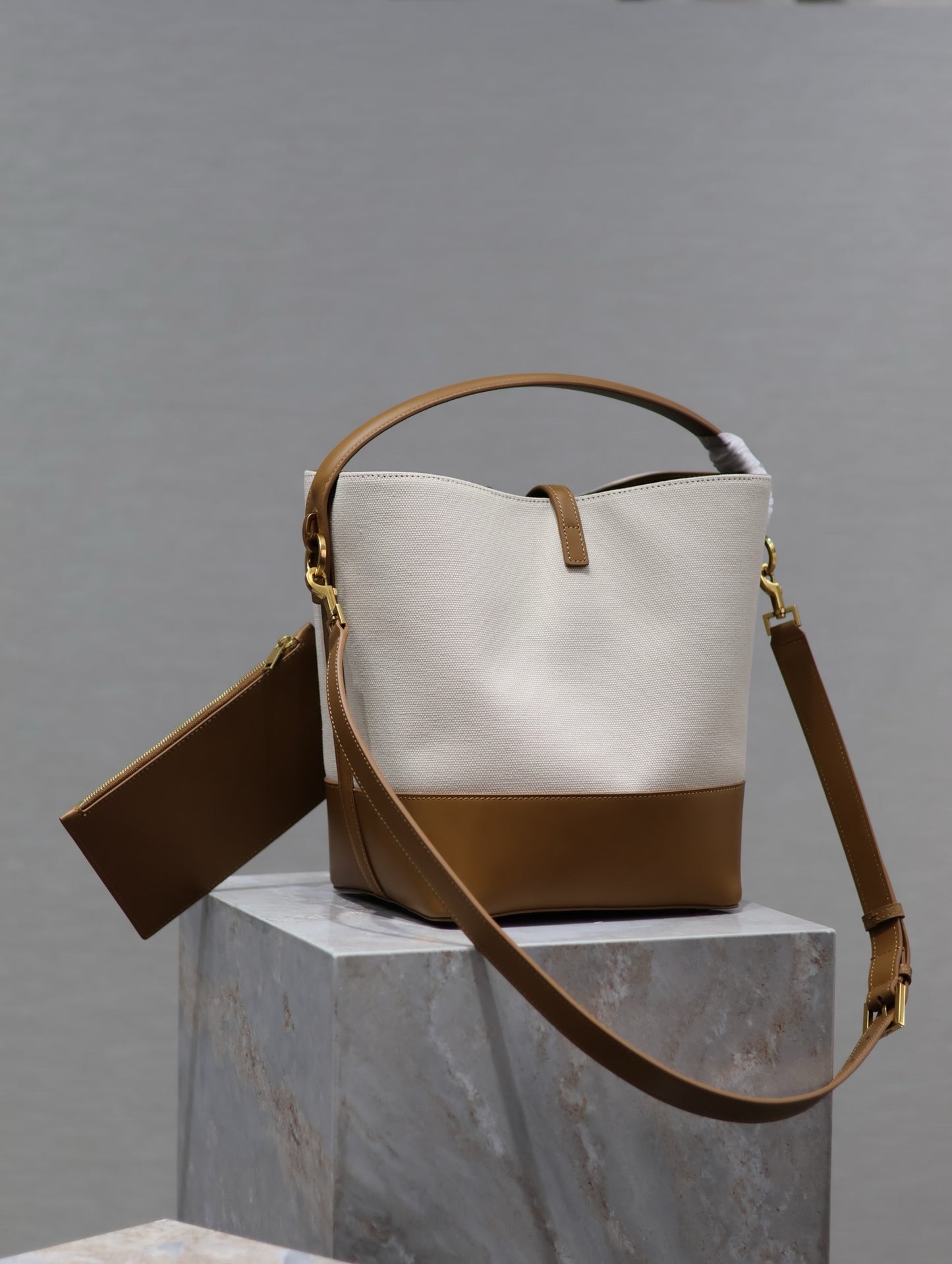 Fox Le 37 Bucket Bag