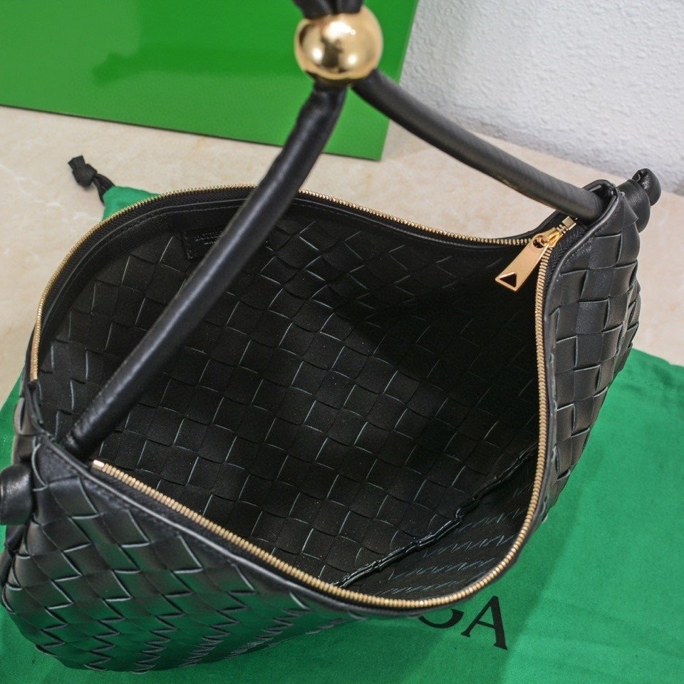 Turn Pouch Bag